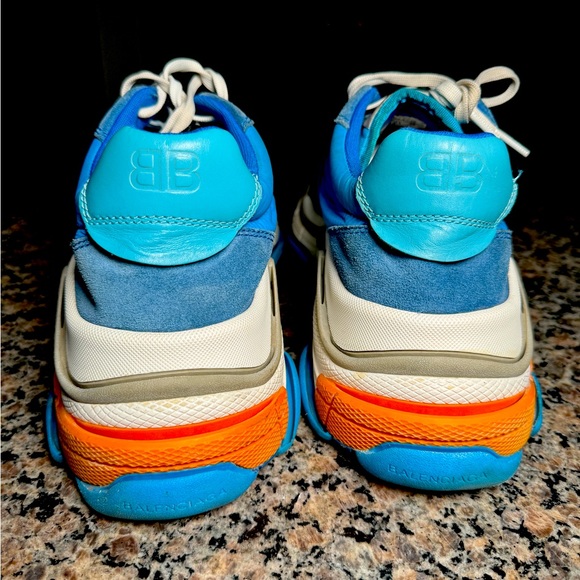 Balenciaga - Picture 1 of 4